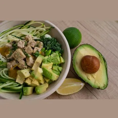 Σαλάτα τόνου αβοκάντο λεμόνι VKDIET